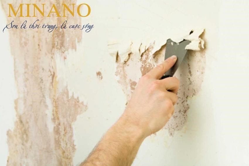 Cần cạo sách lớp sơn tường cũ trước khi tiến hành chống thấm tường