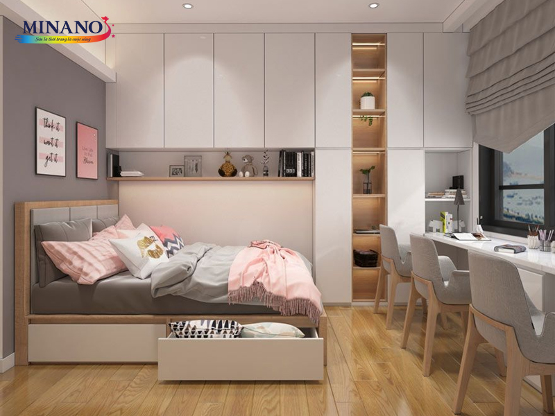 Phòng ngủ được sơn bằng tone màu ghi trắng, tạo nên một không gian thanh lịch và sang trọng