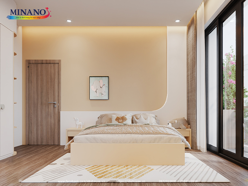 Phòng ngủ được sơn trong gam màu cam pastel tạo nên một không gian ấm cúng và dịu dàng